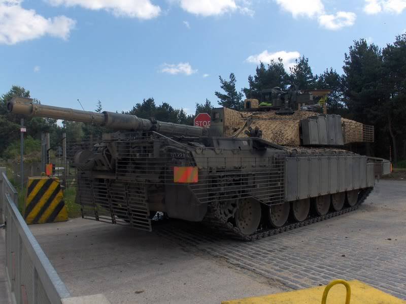 Tanks & Military Vehicles